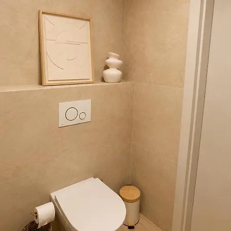 Βίλα 65 House